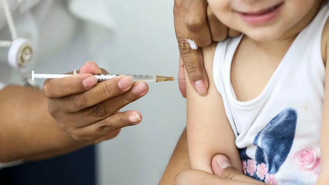 Imagem da notícia: Vacinação contra influenza e sarampo para grupos prioritários é prorrogada no Ceará 