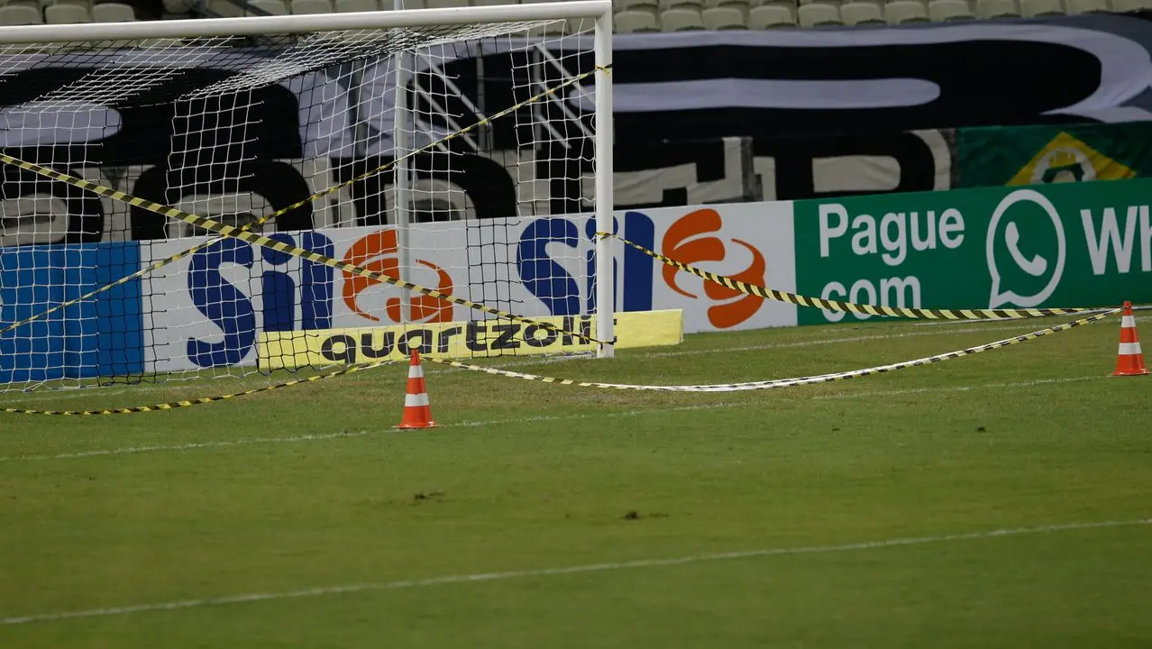 Imagem da notícia: Governo chama Ceará e Fortaleza para discutir gramado do Castelão e pode fechar estádio