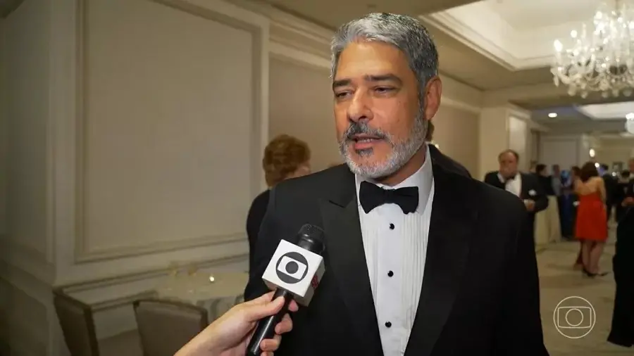 Imagem da notícia: William Bonner recebe prêmio pelo uso da voz a serviço da comunicação