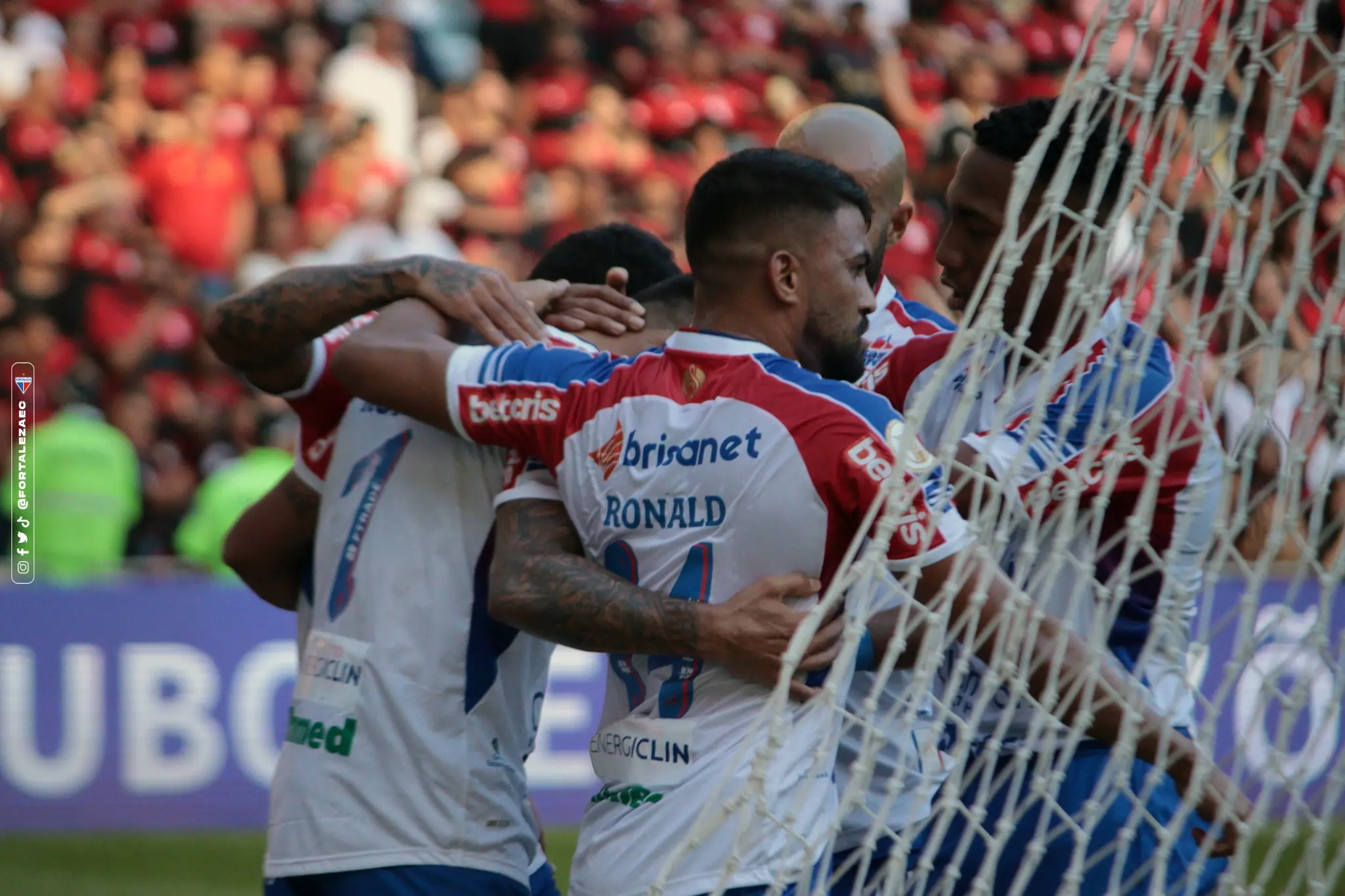 Imagem da notícia: Fortaleza bate o Flamengo no Maracanã e conquista primeira vitória no Brasileirão