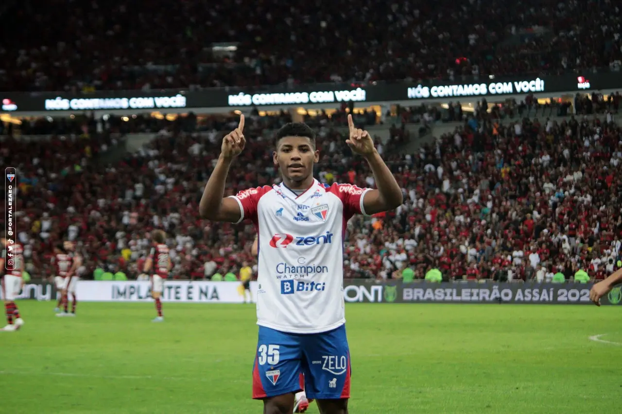 Imagem da notícia: Hércules herói e Zé Welison craque do jogo: os nomes da vitória do Fortaleza contra o Flamengo