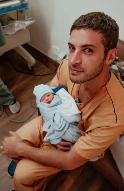 Imagem da notícia: Filho do ator Leandro Lima, de Pantanal, nasce dentro de carro 