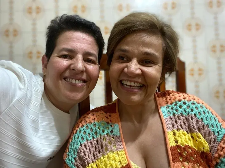 Imagem da notícia: Atriz Claudia Rodrigues pede antiga empresária em casamento