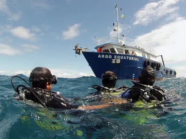 Embarcação é utilizada para expedições científicas no Pemprim