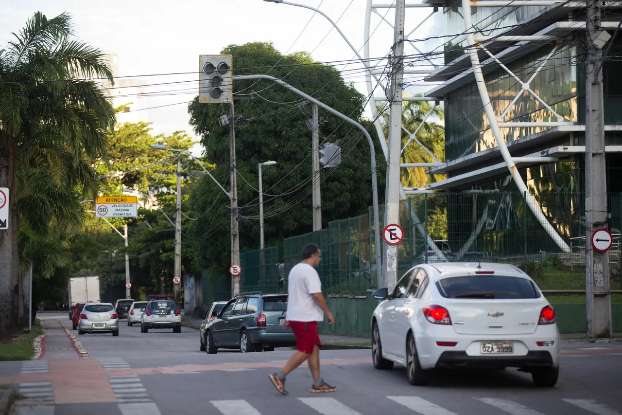Pedestres devem ser motivo de cuidado para quem está na direção