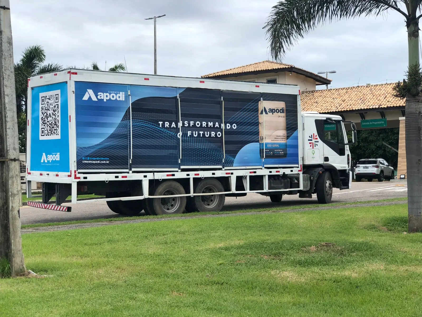 Imagem da notícia: Apodi inova e lança caminhão baiado para entrega de cimento