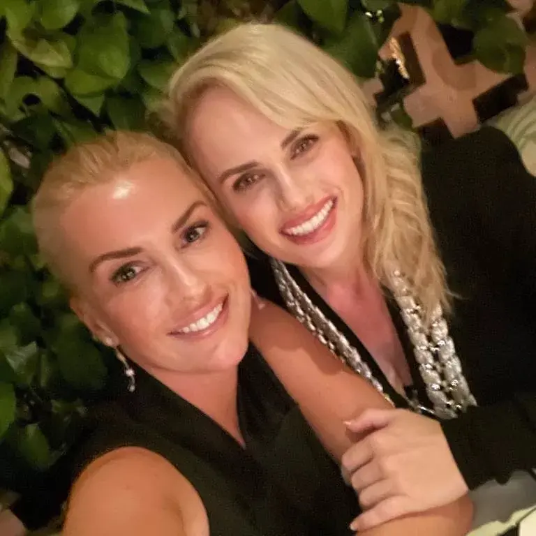 Imagem da notícia: Rebel Wilson, a Amy de 'A Escolha Perfeita', assume namoro com empresária