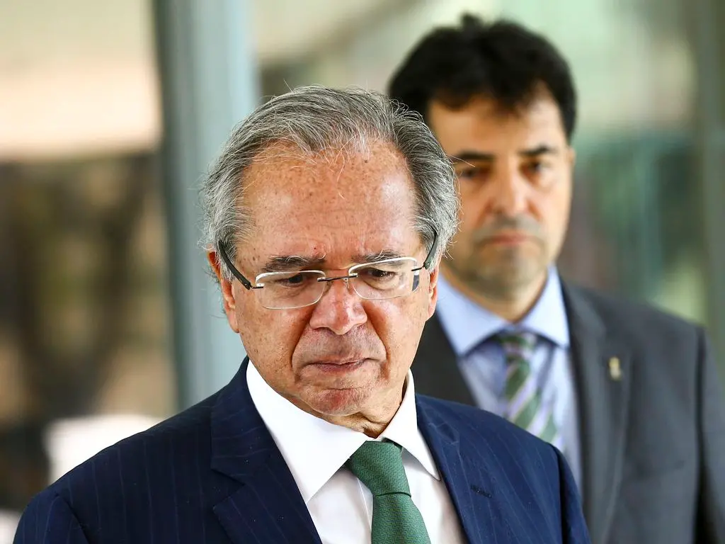 Imagem da notícia: Paulo Guedes confirma que servidores públicos não terão reajuste salarial em 2022