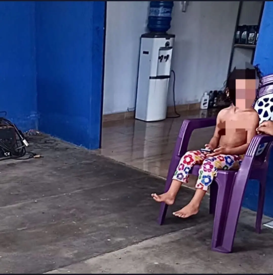 Imagem da notícia: Menina de 3 anos é esquecida em transporte escolar e resgatada por mecânico