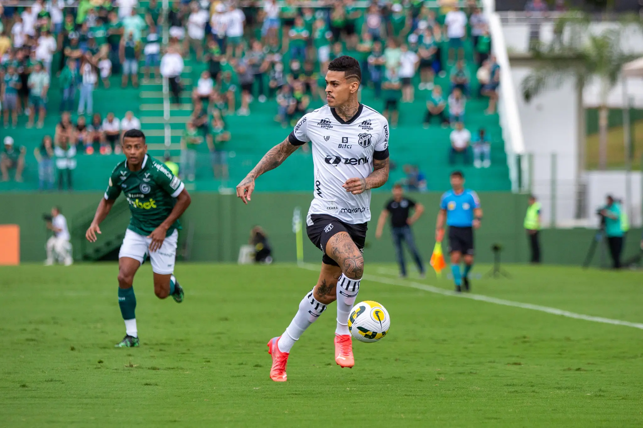 Imagem da notícia: Análise: Ceará tem empate de copo meio cheio e meio vazio contra o Goiás