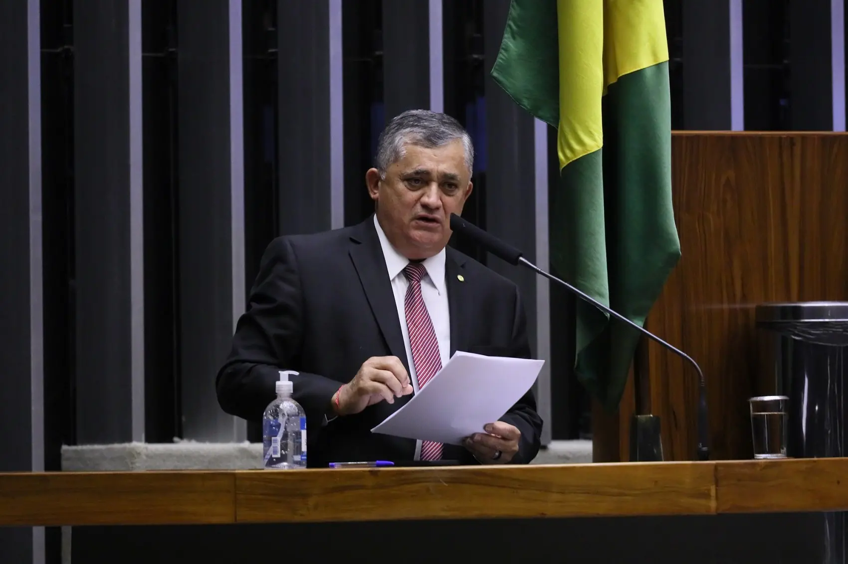 Imagem da notícia: Cresce mobilização no PT para romper aliança com PDT no Ceará