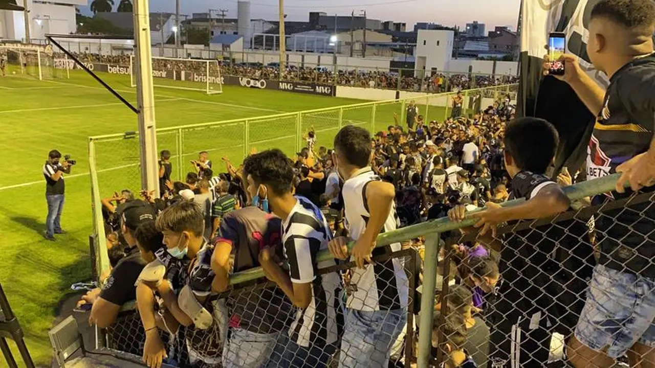Imagem da notícia: Ceará faz treino aberto para torcida nesta terça-feira no Vovozão