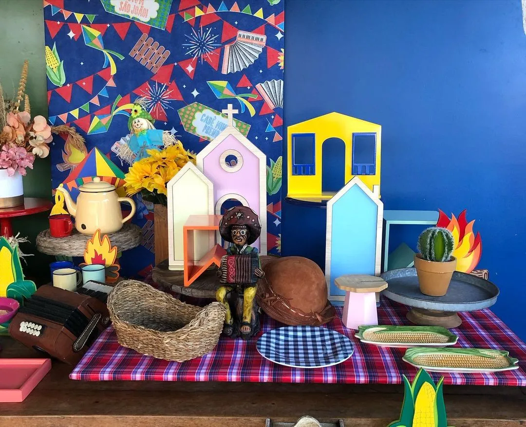 Milhos, espantalhos e toques rústicos dão um tom na decoração rústica