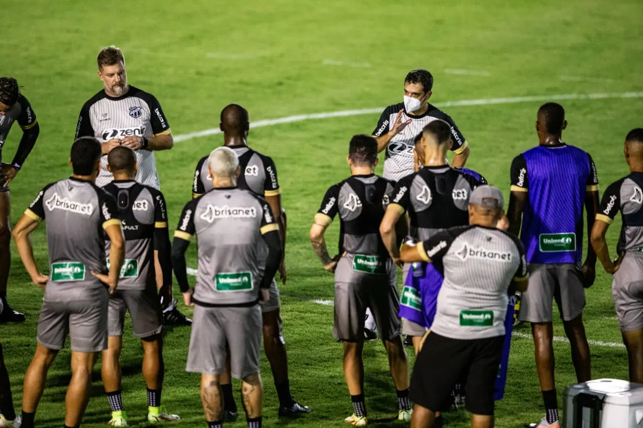 Imagem da notícia: Com presença do torcedor, Ceará finaliza preparação para enfrentar Atlético-MG; veja fotos