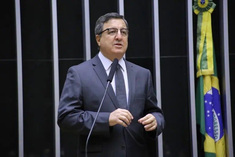 Imagem da notícia: Texto-base do projeto que limita ICMS sobre combustível e energia é aprovado na Câmara dos Deputados