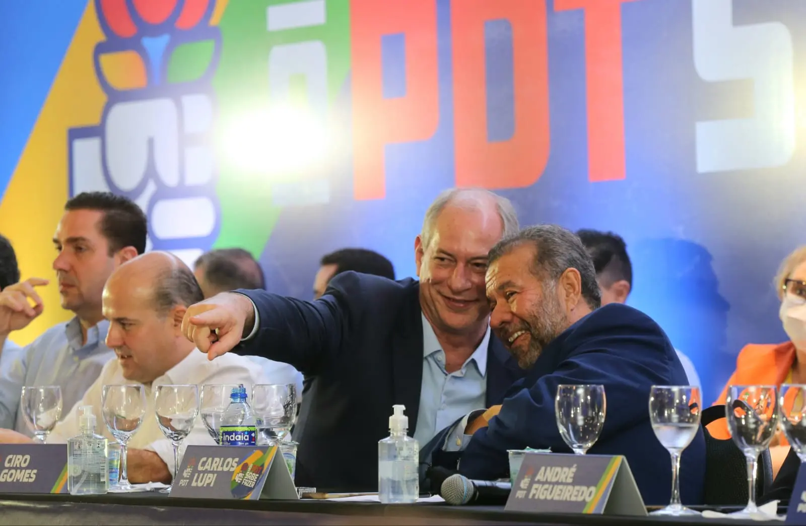 Imagem da notícia: Presidente do PDT declara apoio a Roberto Cláudio como candidato ao Governo do Ceará 