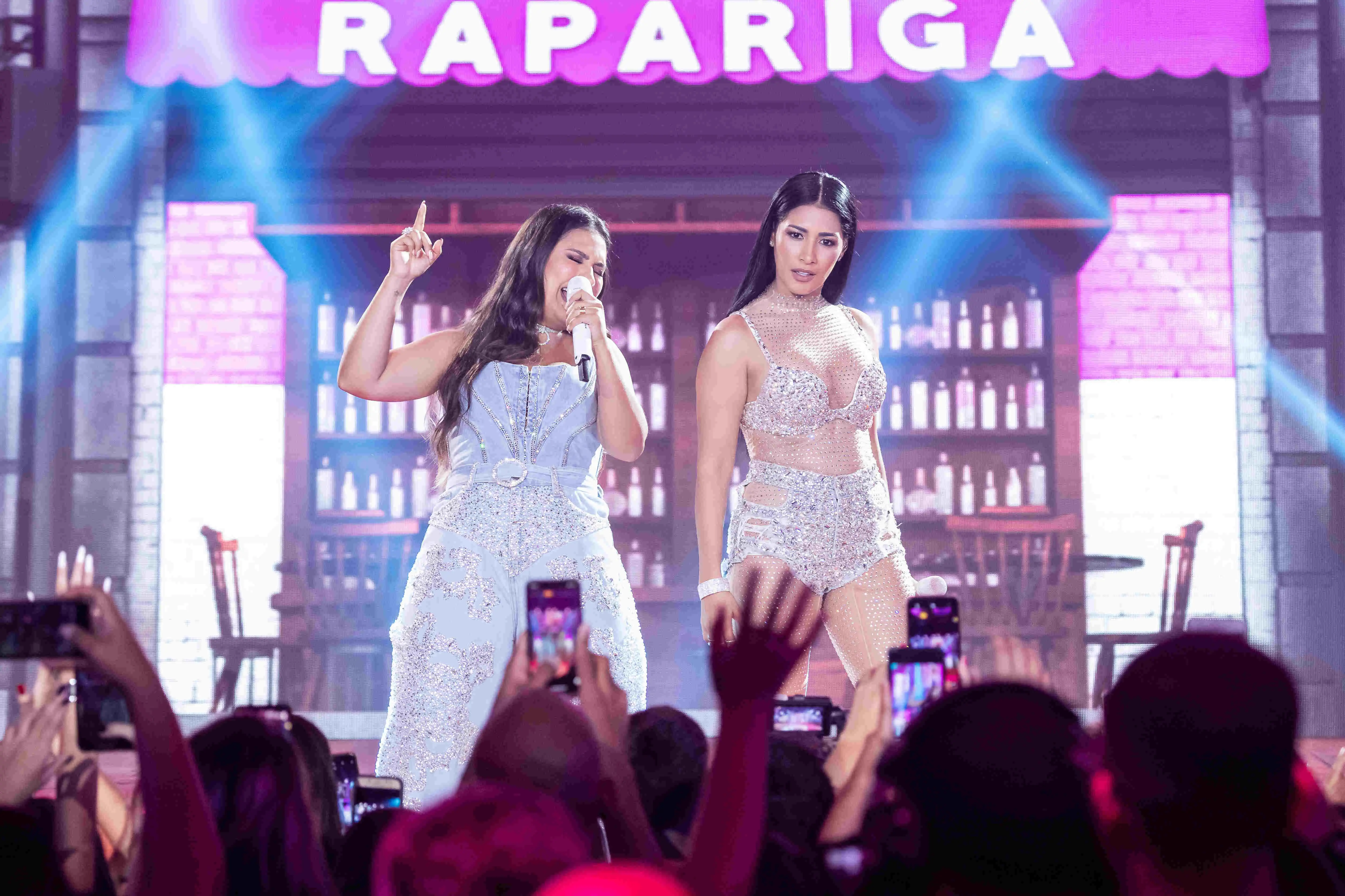 Imagem da notícia: Simaria anuncia pausa em shows, e Simone cumprirá compromissos sozinha