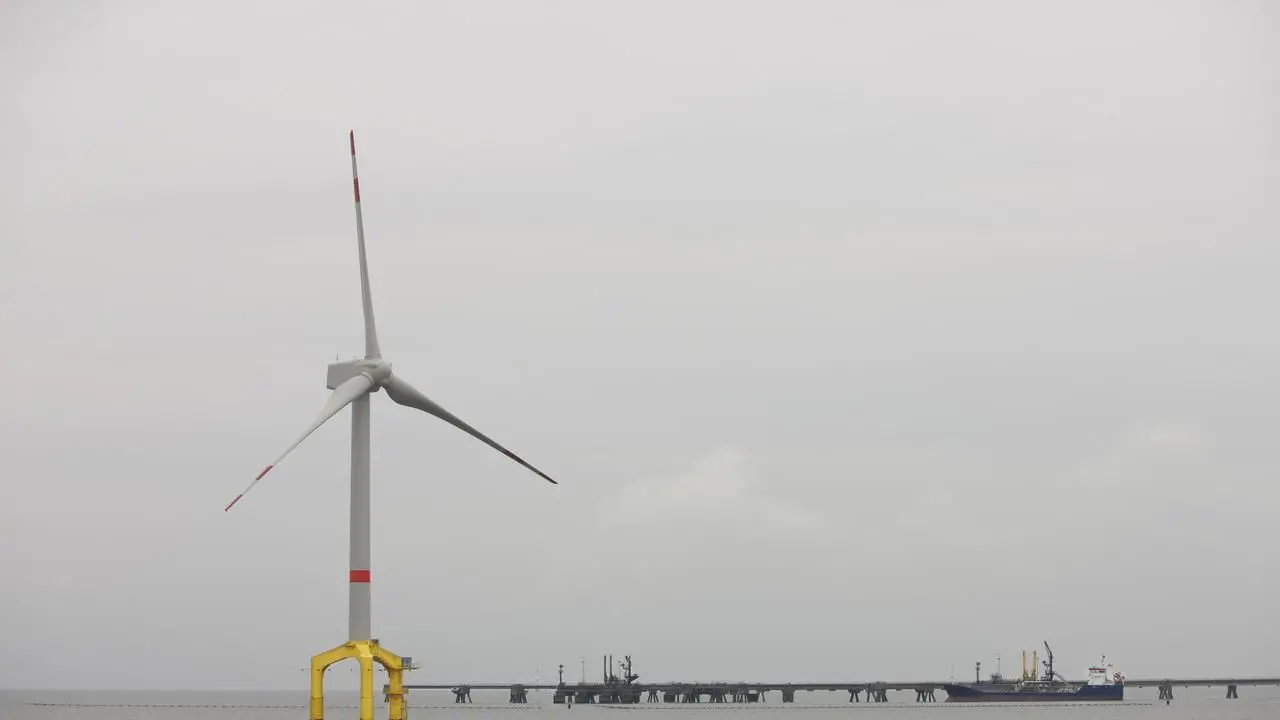 Imagem da notícia: Eólica offshore: engenheiro diz que 1 GW custará US$ 1,6 bi 
