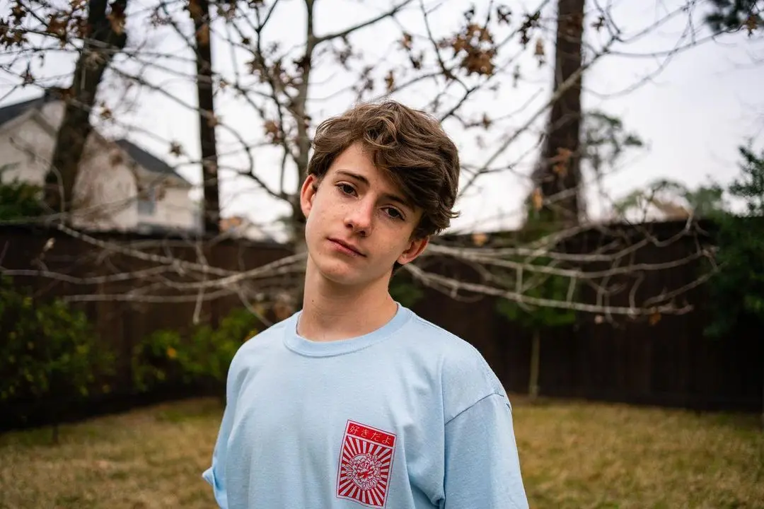 Imagem da notícia: Tyler Sanders, de Fear the Walking Dead, morre aos 18 anos; veja quem era o ator