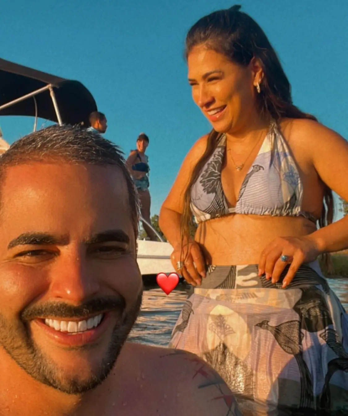 Imagem da notícia: Simone tira dias de folga em Palmas após show sozinha devido ao afastamento de Simaria