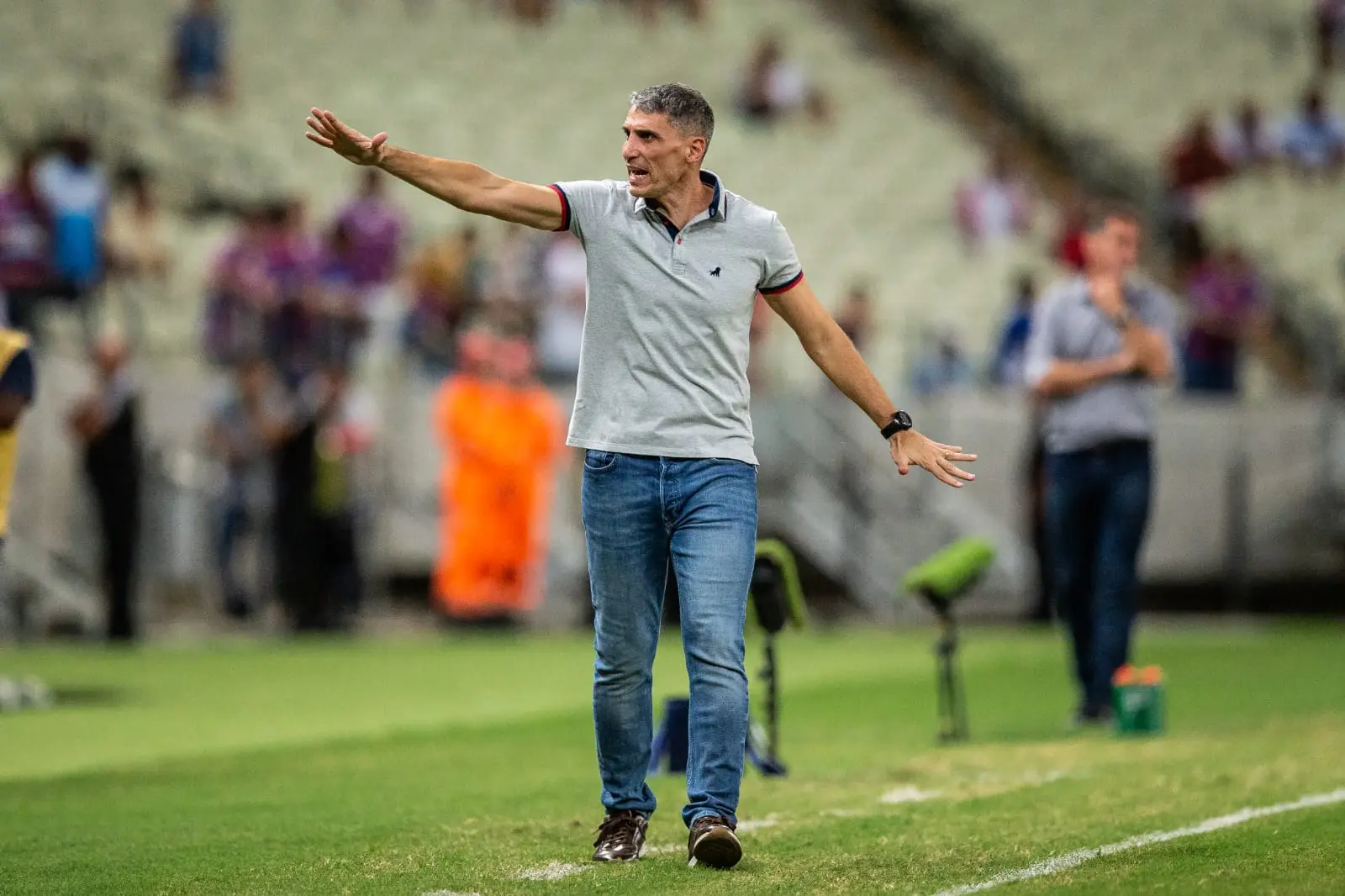 Imagem da notícia: Vojvoda diz que irá conversar com Crispim, mas dá ultimato a Kayzer: 