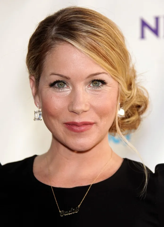 Christina Applegate compartilhou em 2021 que convive com esclerose múltipla.