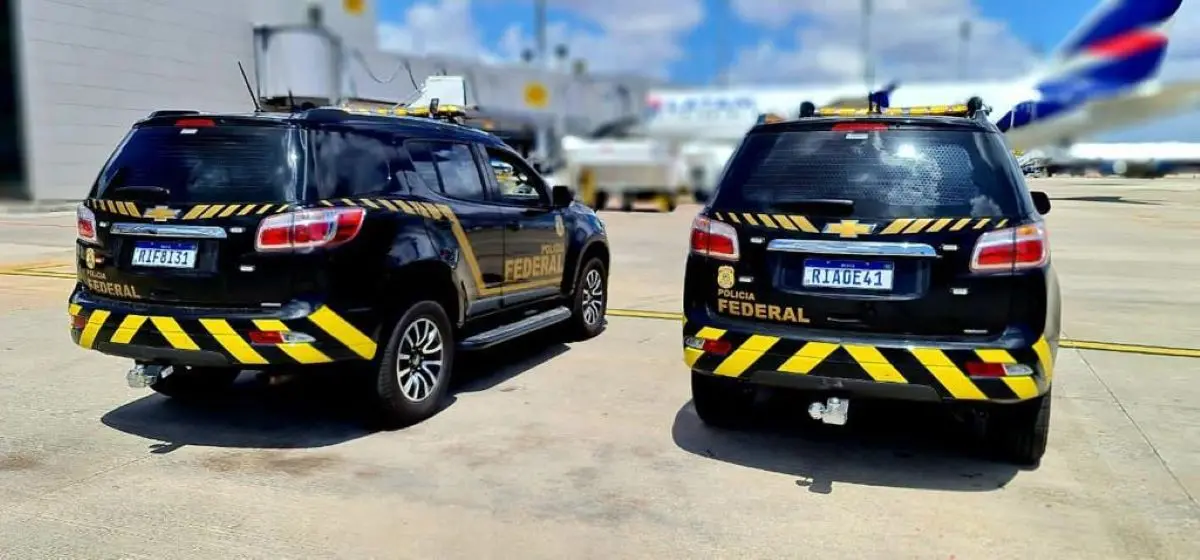 Imagem da notícia: Professor da UFC é detido no Aeroporto de Fortaleza após agredir comissários de bordo em voo 