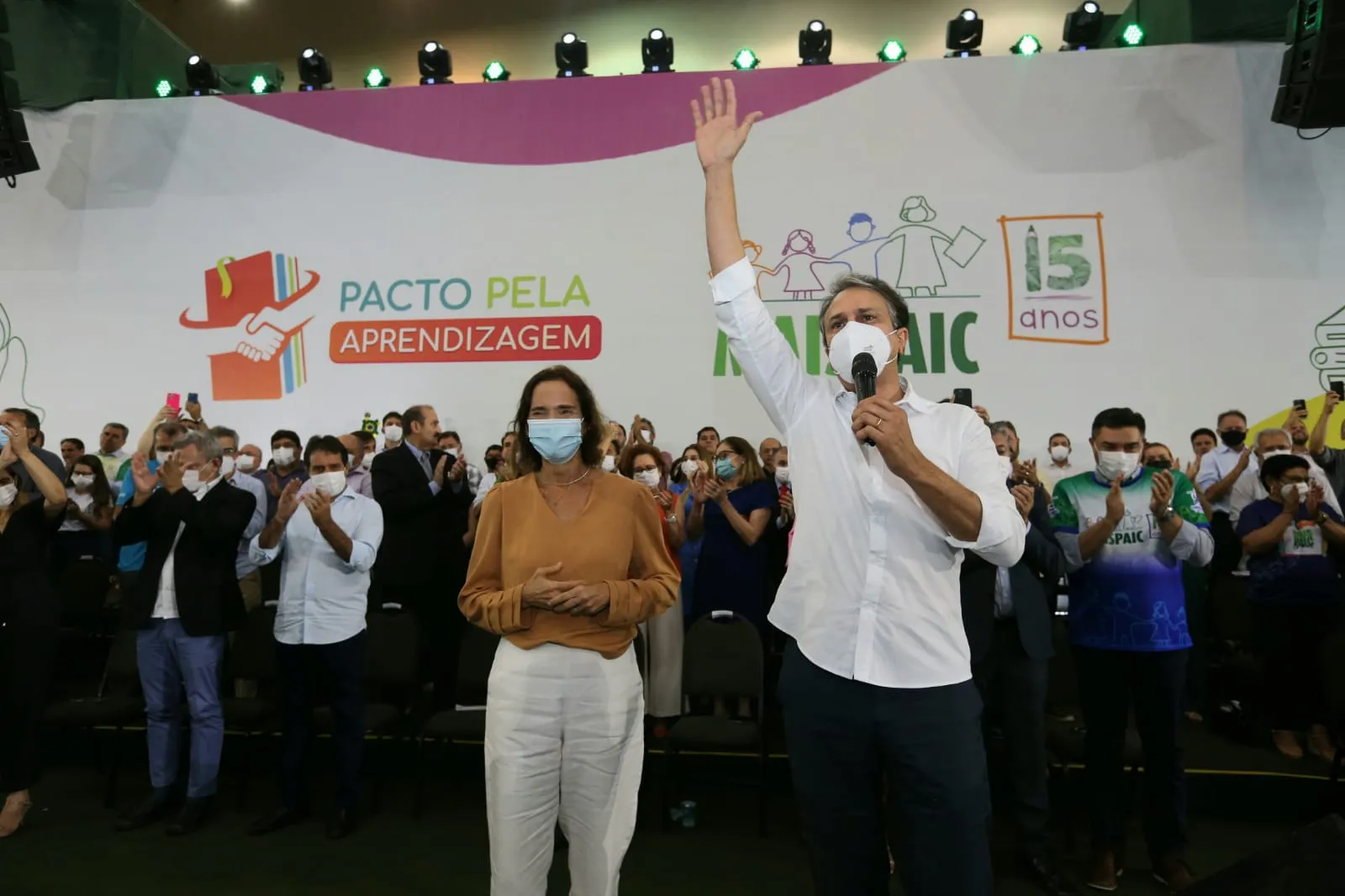 O evento para celebrar os 15 anos de ações e resultados pela Aprendizagem na Idade Certa reuniu uma comitiva de deputados e outras lideranças políticas
