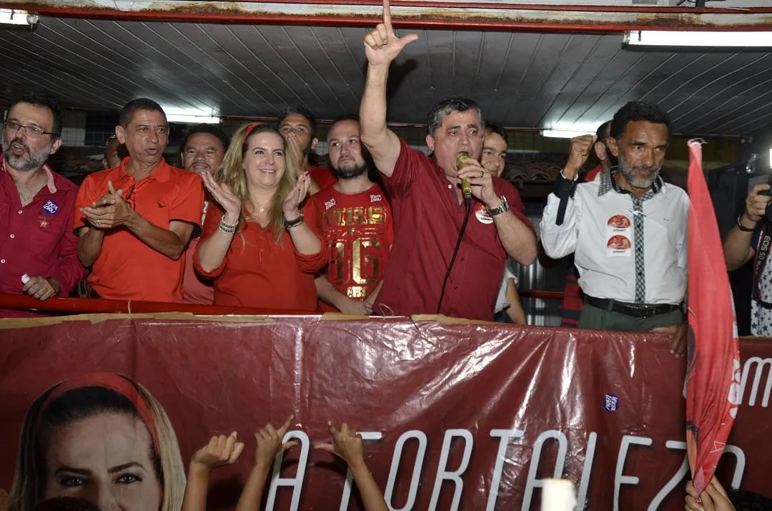 José Guimarães e Luizianne durante um ato em prol da candidatura dela em 2016. Hoje, os dois lideram forças divergentes dentro do PT