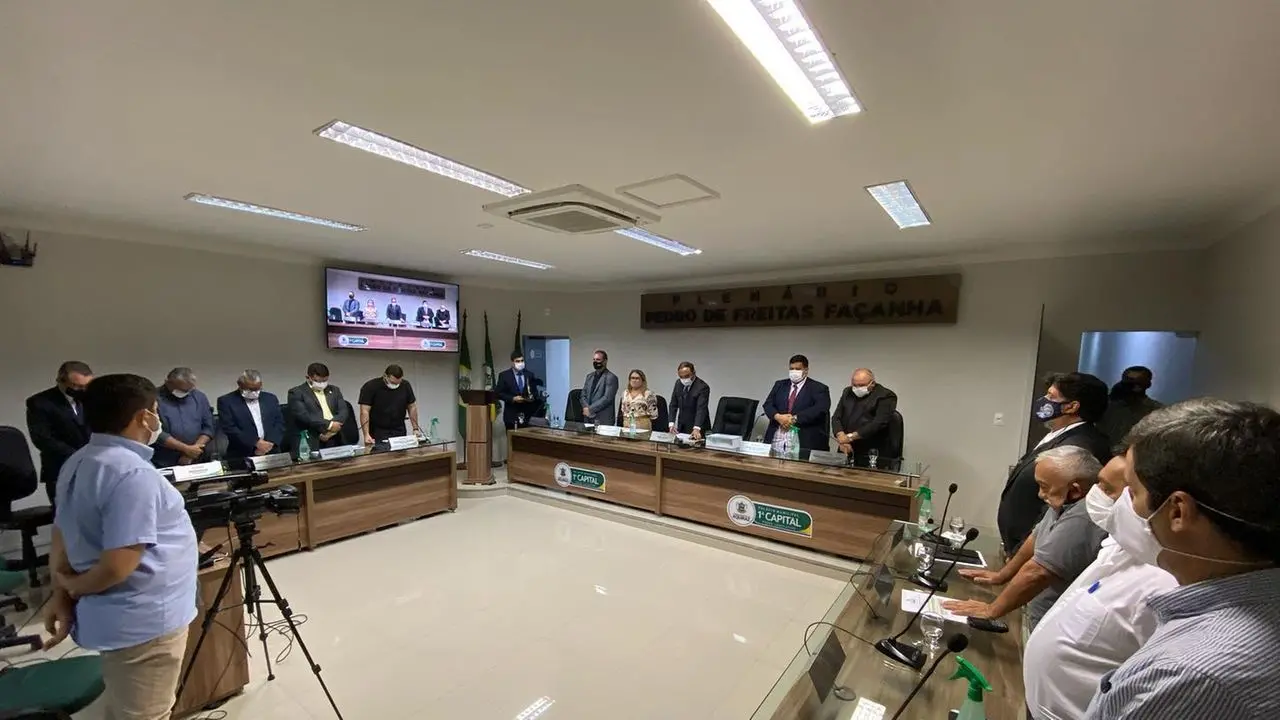 Imagem da notícia: Câmara de Aquiraz instala comissão para investigar irregularidades em compra de merenda escolar