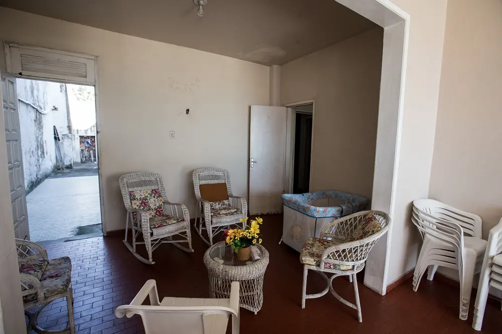 Esta é a área da casa, onde se reúnem parentes e amigos da família