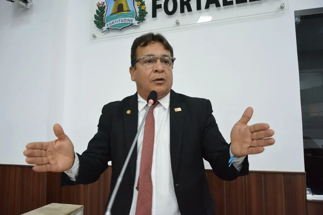 Imagem da notícia: Ronivaldo Maia é expulso do PT em julgamento de processo disciplinar