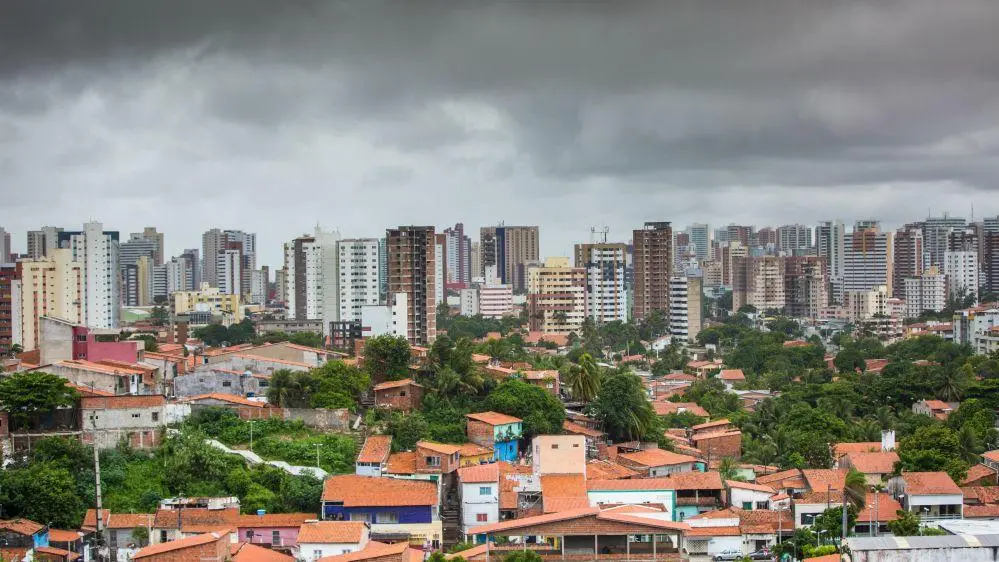 Imagem da notícia: Frio, calor ou chuva? Veja a previsão do tempo para o fim de semana no Ceará 