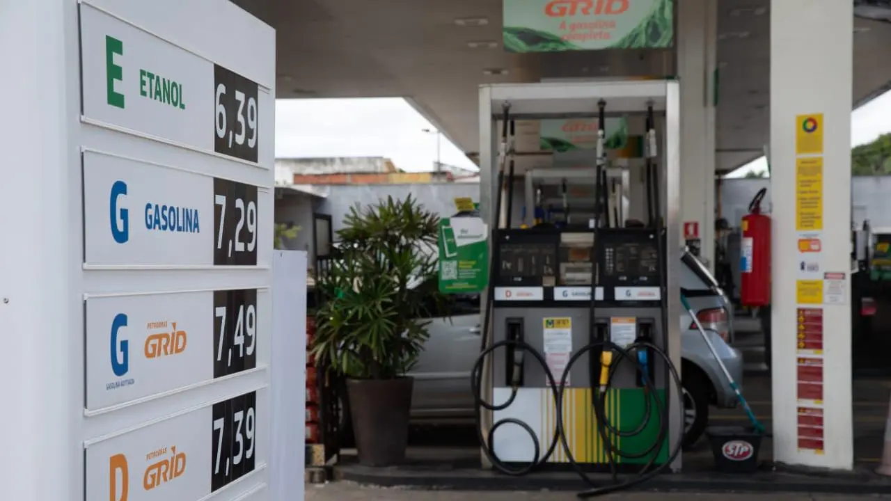 Imagem da notícia: Governo de SP anuncia redução do ICMS da gasolina de 25% para 18%