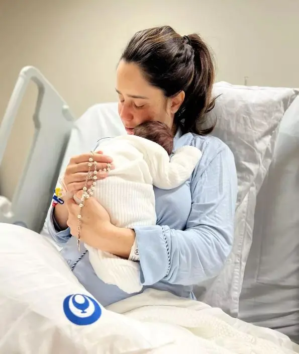 Imagem da notícia: Fernanda Vasconcellos dá à luz primeiro filho com Cássio Reis