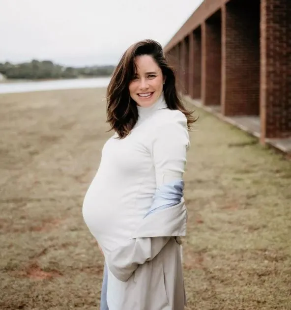 Fernanda Vasconcellos comemorou a chegada aos nove meses de gravidez nas redes sociais