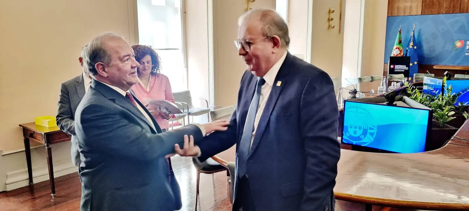 Imagem da notícia: Presidente da Fiec reúne-se com Ministro da Economia de Portugal