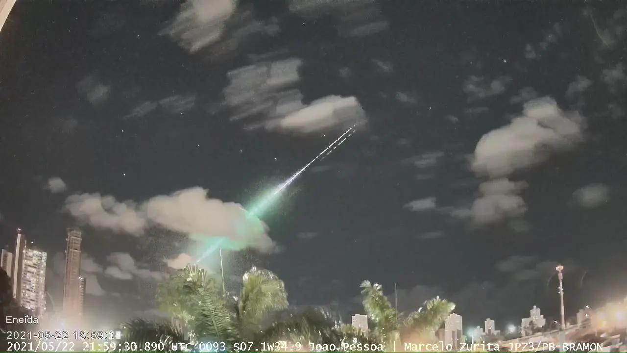 Imagem da notícia: De “bolas de fogo” a meteoritos: no Dia do Asteroide, relembre fenômenos vistos no céu do Ceará