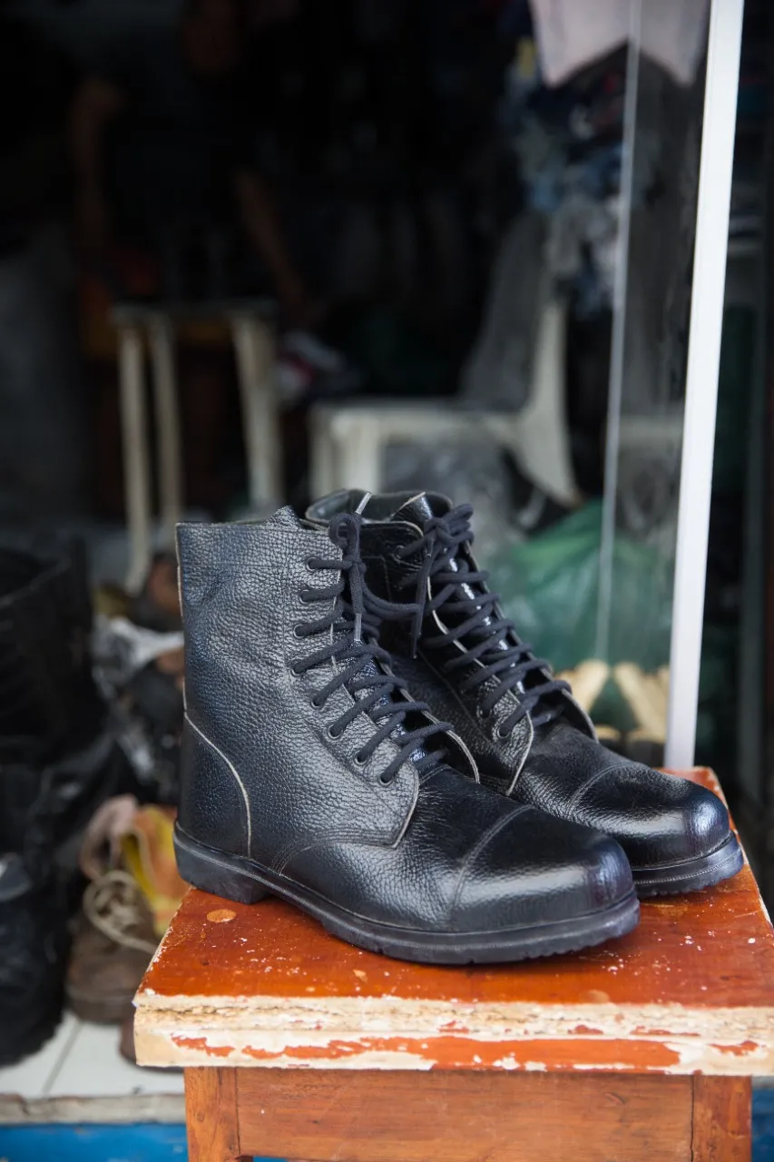 As botas são encontradas por R$ 50 e ainda são reformadas caso necessário
