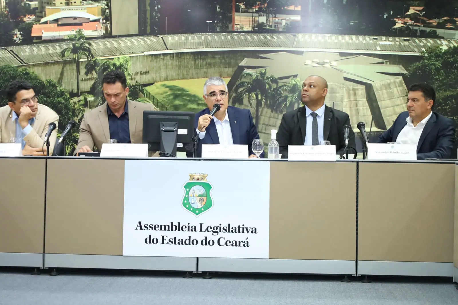 Imagem da notícia: Em primeira audiência do Senado no Ceará, parlamentares reúnem críticas e cobram melhorias da Enel 