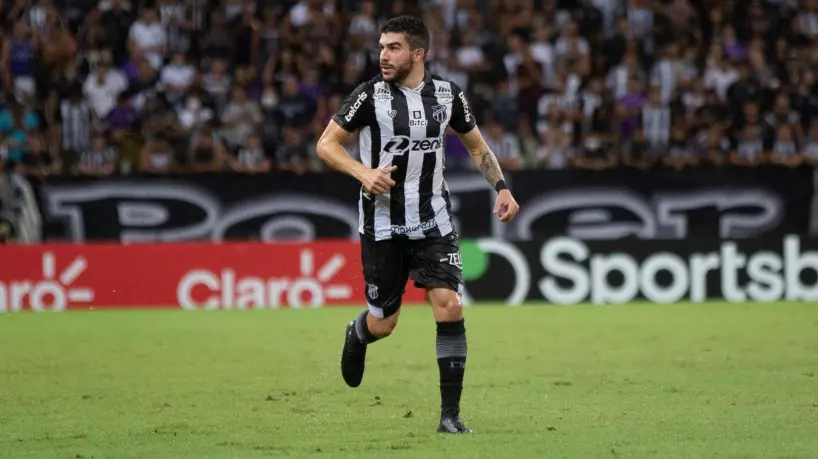Imagem da notícia: Richardson recebe o 3º cartão amarelo e desfalca Ceará contra Fluminense pela Série A