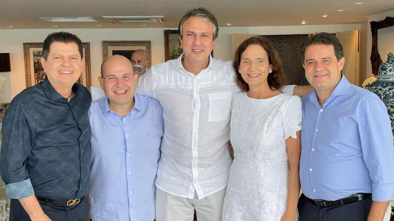 Imagem da notícia: Após encontro tenso com Camilo Santana, pré-candidatos do PDT aguardam agenda com Cid Gomes
