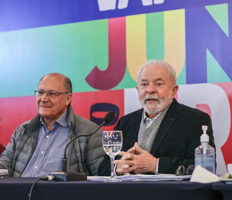 Alckmin e Lula foram adversários políticos por anos. Agora, os dois devem compor a mesma chapa