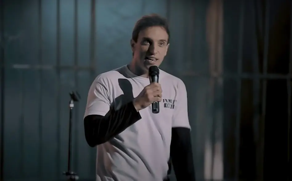 Imagem da notícia: Léo Lins demitido: 'piada' sobre criança com hidrocefalia é motivo para justa causa? Entenda 
