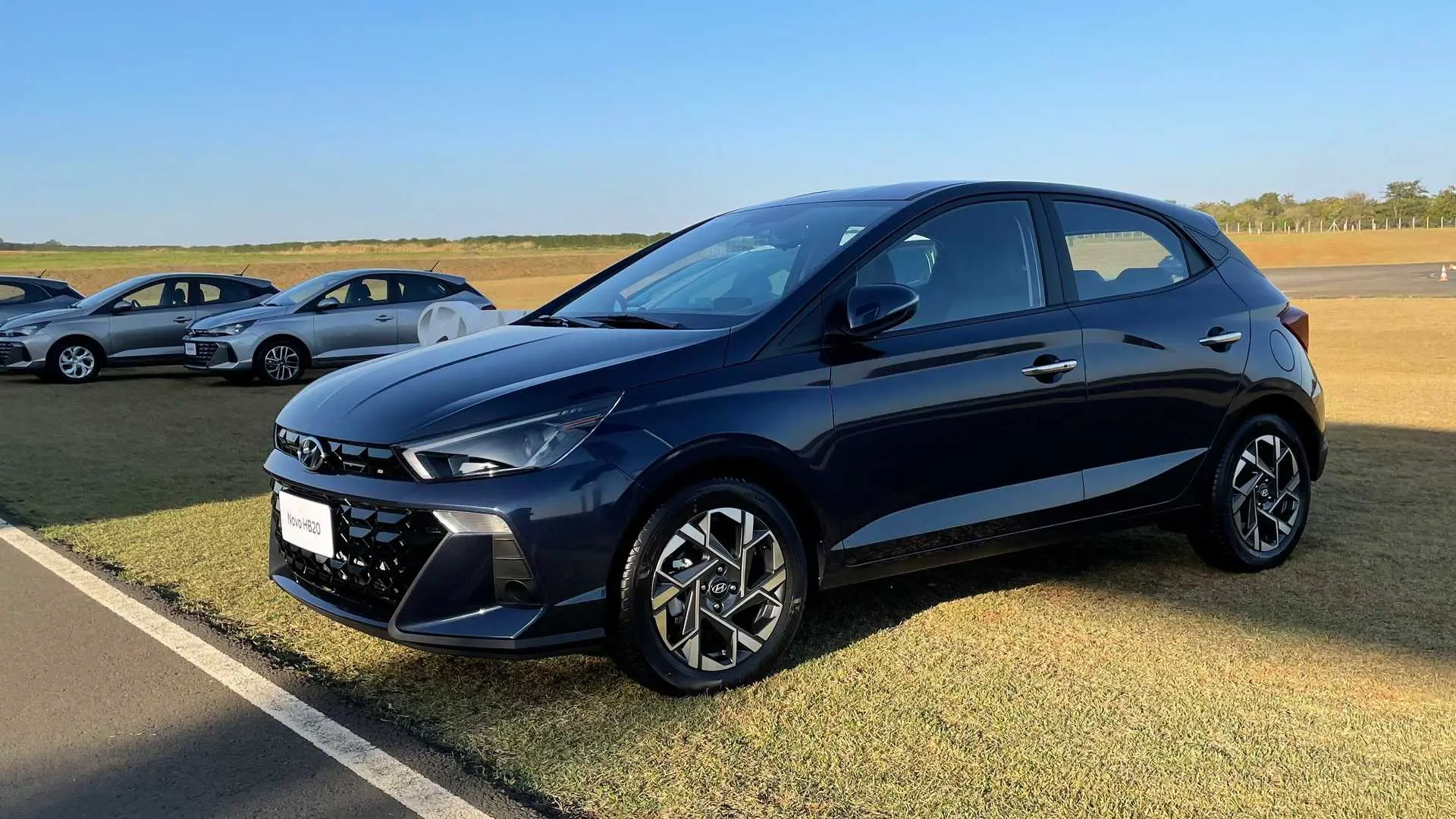 Imagem da notícia: Novo Hyundai HB20 2023 é lançado; veja visual e preços