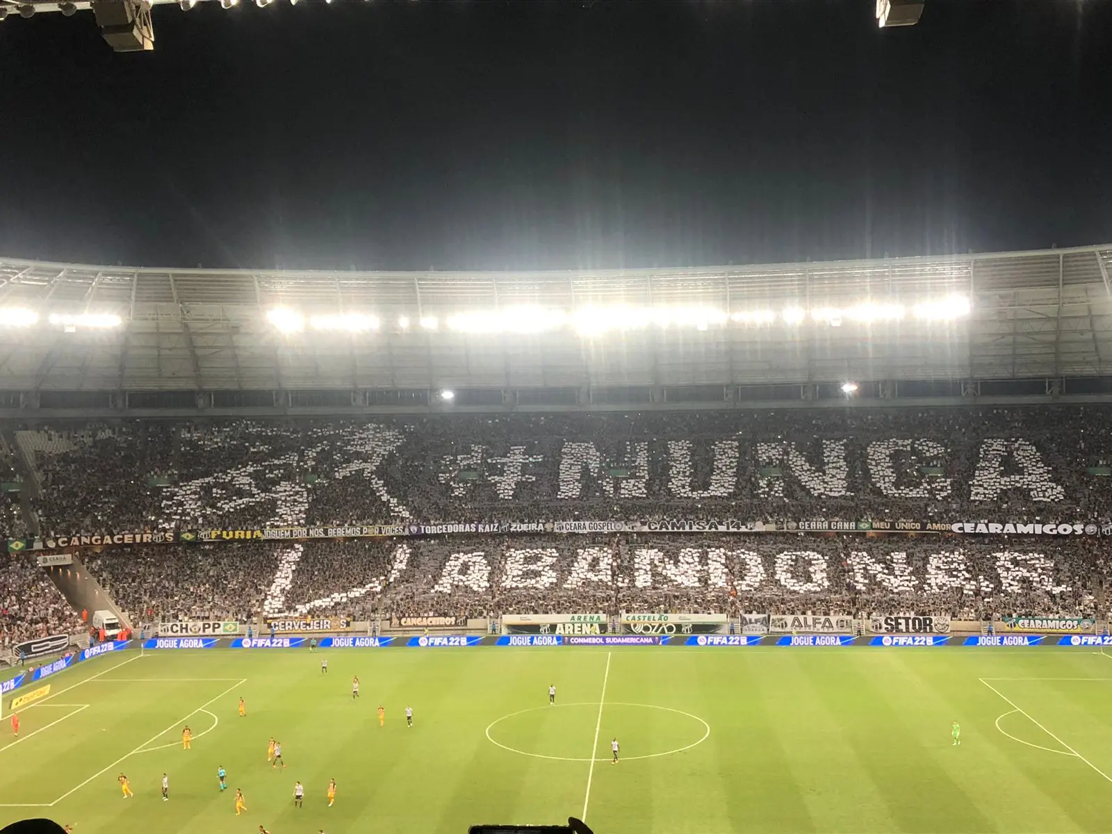 Imagem da notícia: Torcida do Ceará apresenta mosaico na Arena Castelão para Copa Sul-Americana: 