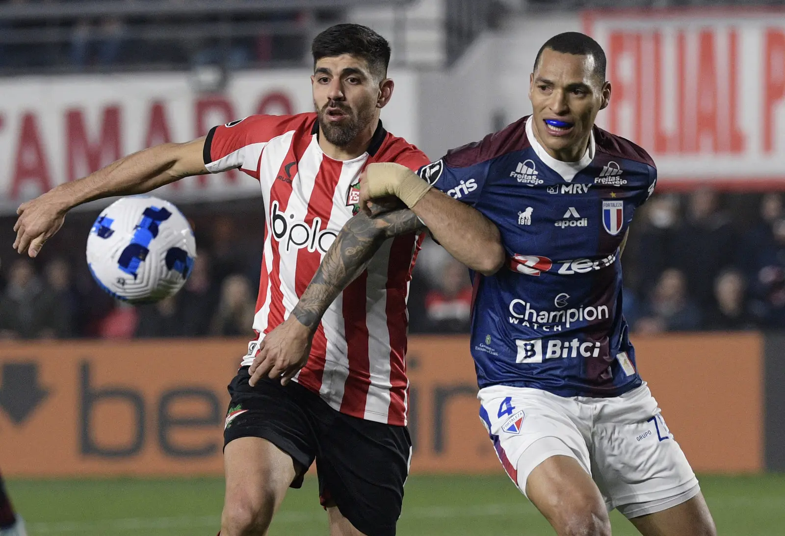 Imagem da notícia: Fortaleza perde para Estudiantes e é eliminado da Libertadores nas oitavas