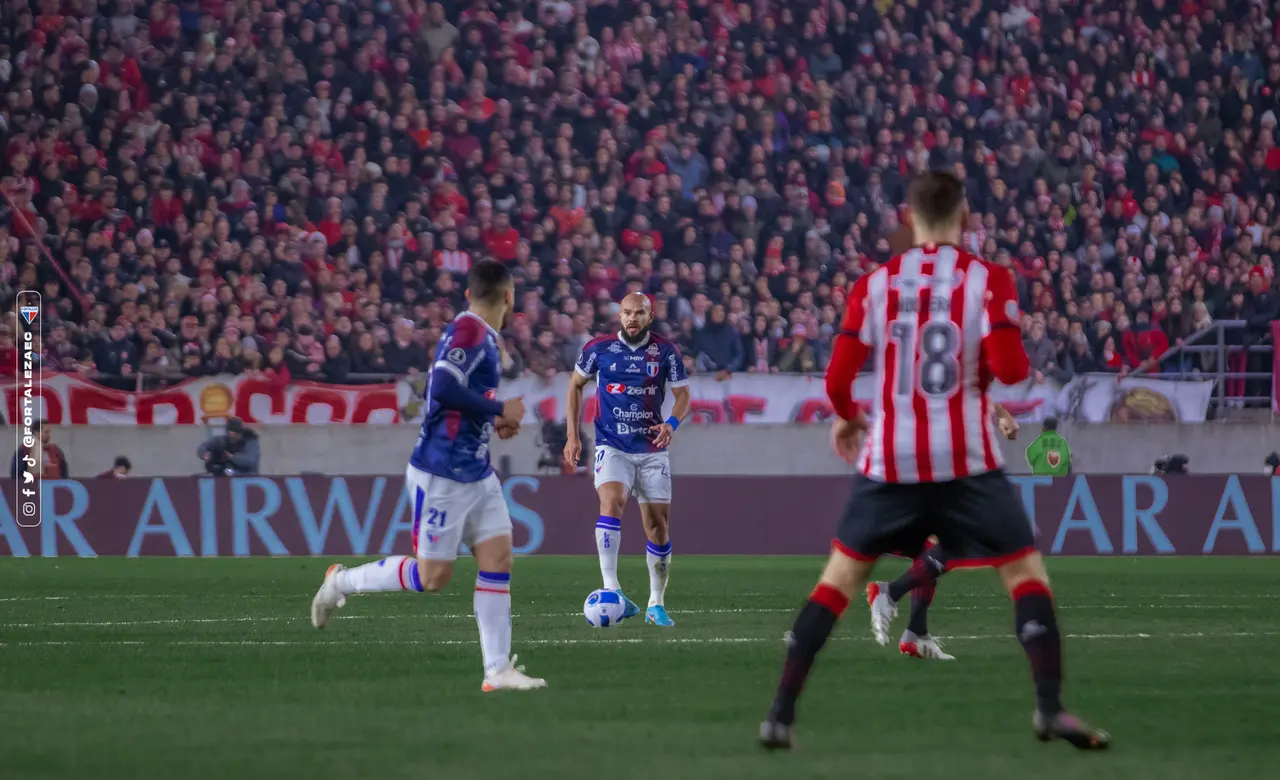 Imagem da notícia: Análise: Fortaleza transfere erros vistos na Série A para a Libertadores e está eliminado