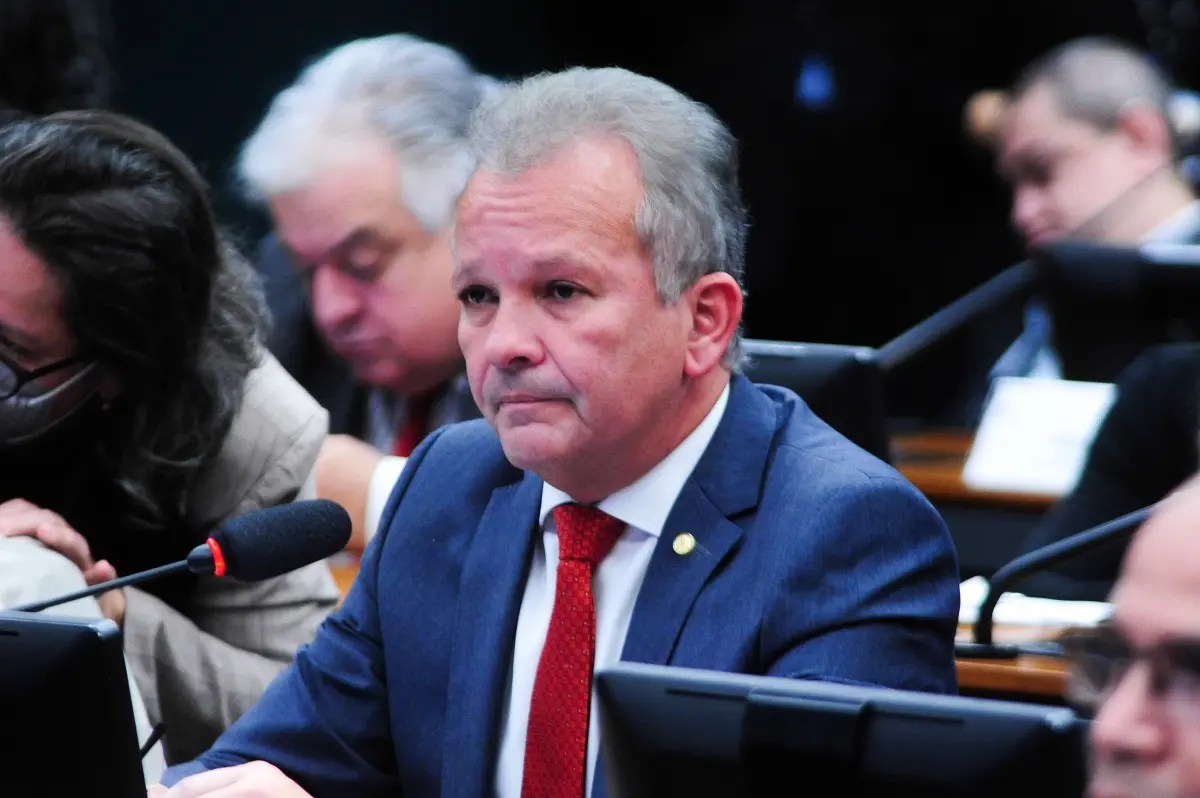 Imagem da notícia: Sob pressão de aliados, presidente do PDT Ceará diz que 