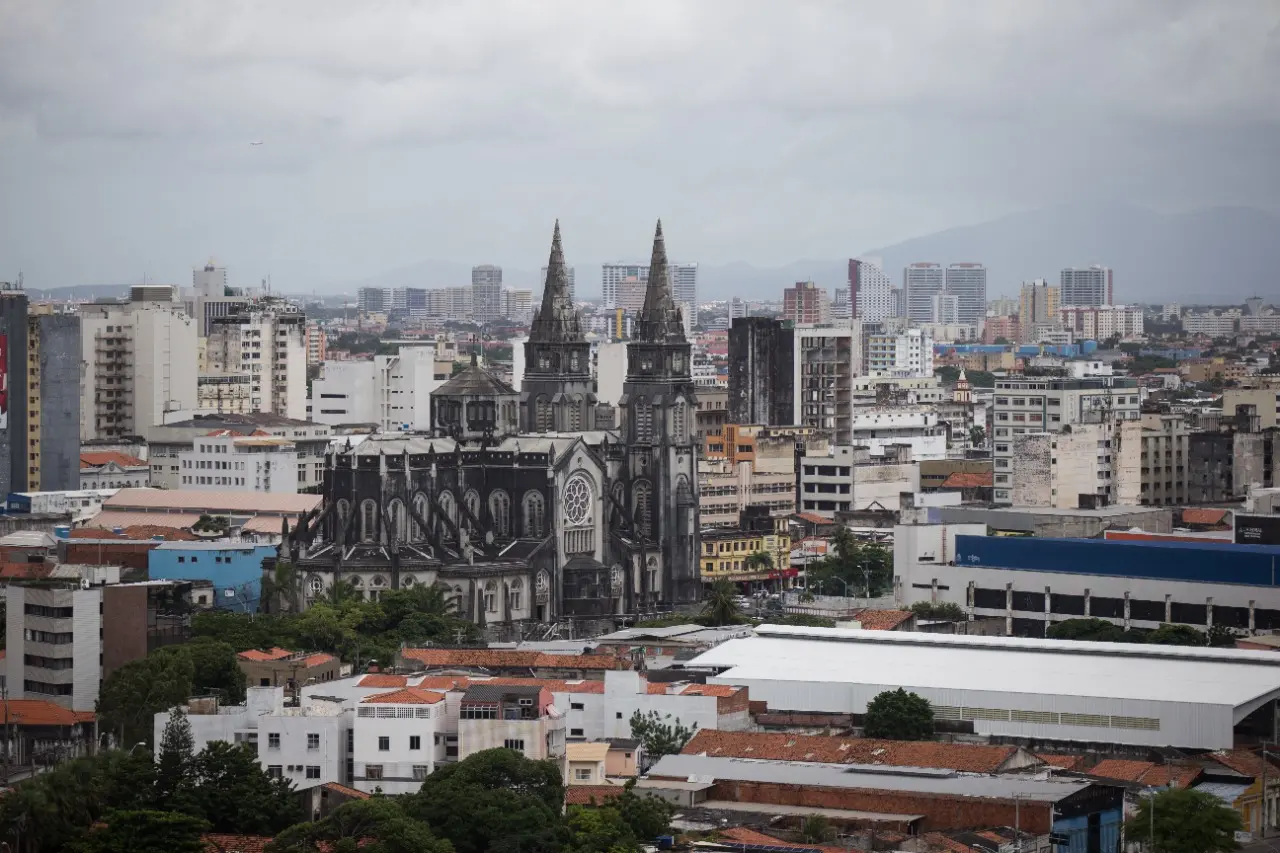 Centro de Fortaleza visto do 21º  andar de um prédio